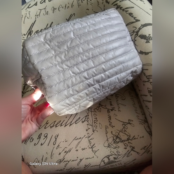 Michael Kors Winnie Quilted Nylon Lt Gray Tote EUC - Picture 6 of 10